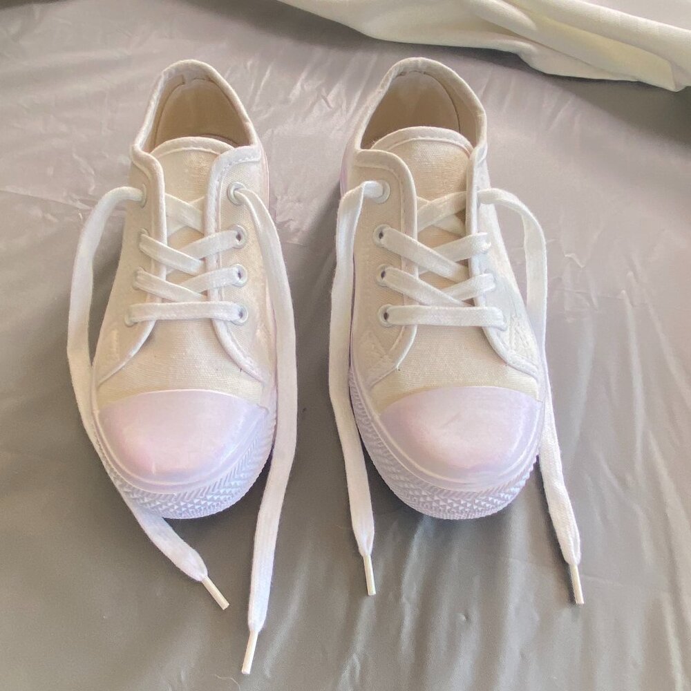 Unbranded Girls white/cream canvas shoes (size‎ 2-3)